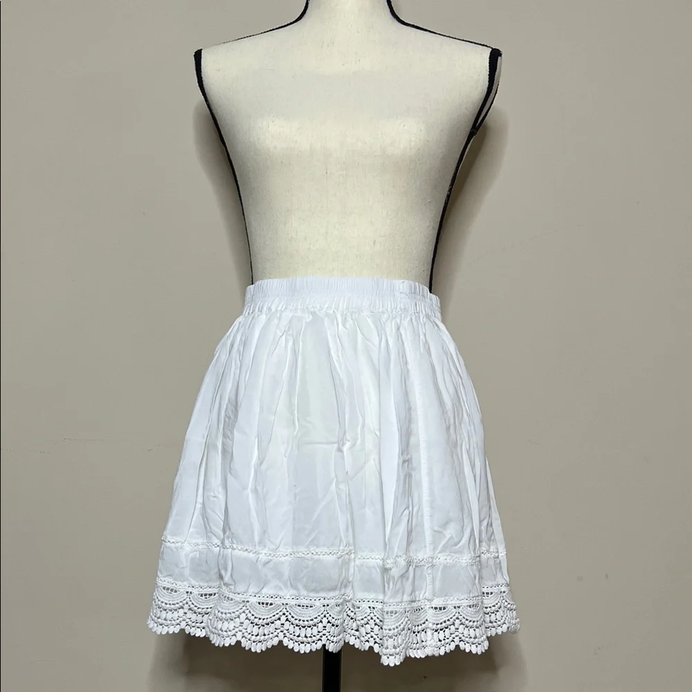 Aeropostale EUC White Lace Hem Mini Skirt